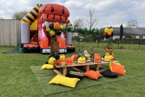 springkasteel dinosaurus T-rex